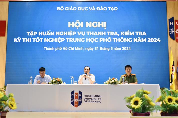 Đại diện đơn vị Bộ Giáo dục Đào tạo và Bộ Công an chủ trì phần thảo luận tại tập huấn. Ảnh: MOET.