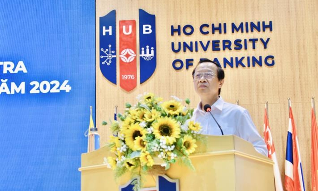 Thứ trưởng Phạm Ngọc Thưởng phát biểu tại tập huấn. Ảnh: MOET.