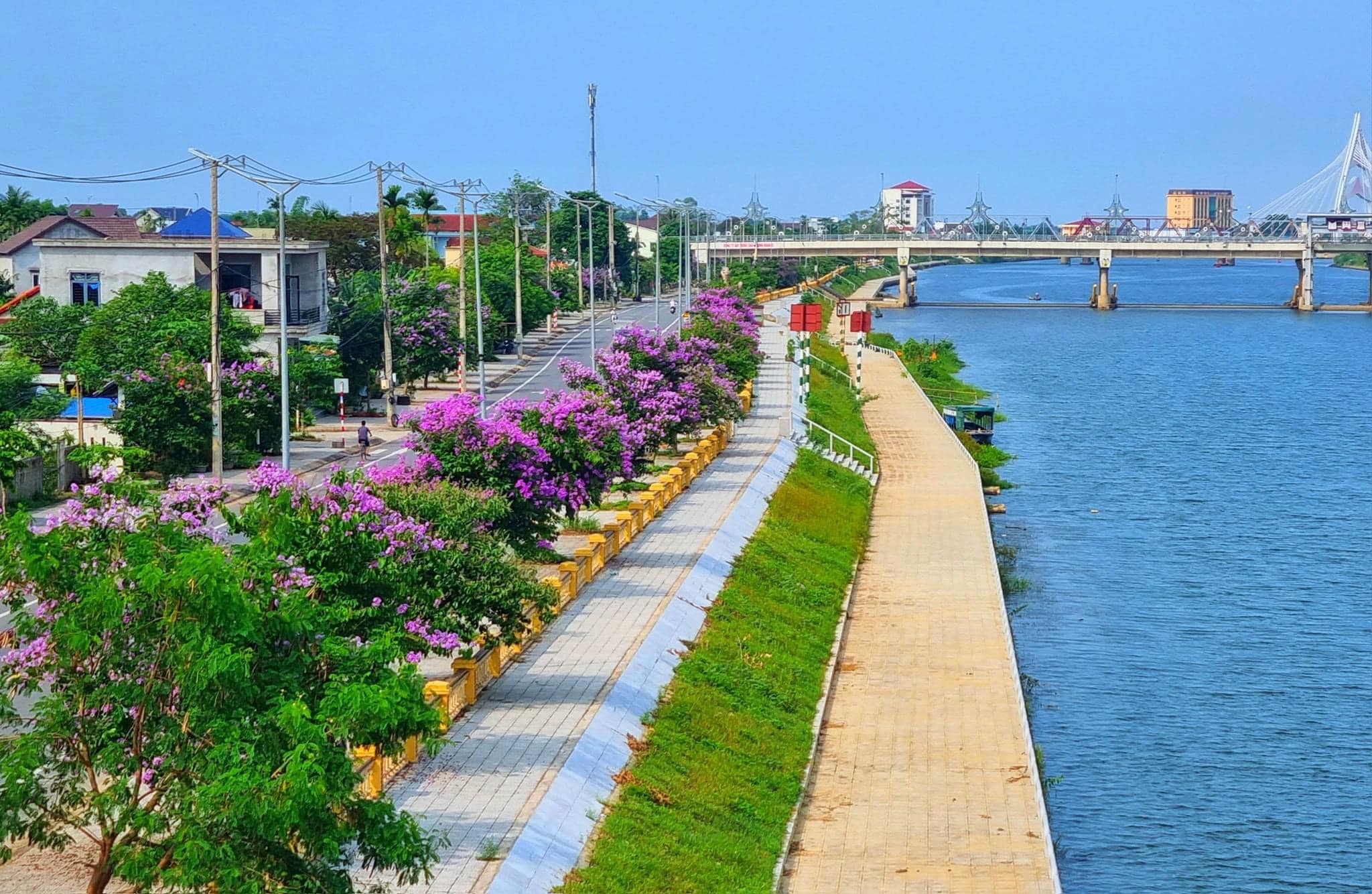 Nơi đ&acirc;y, &ldquo;đất thi&ecirc;ng đ&atilde; nở đ&oacute;a hoa h&ograve;a b&igrave;nh&rdquo;, Quảng Trị đ&atilde; hồi sinh v&agrave; vươn m&igrave;nh lớn dậy.