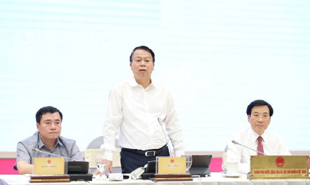 Thứ trưởng Bộ Tài chính Nguyễn Đức Chi thông tin về hoạt động livestream bán hàng trên mạng tại buổi họp báo.