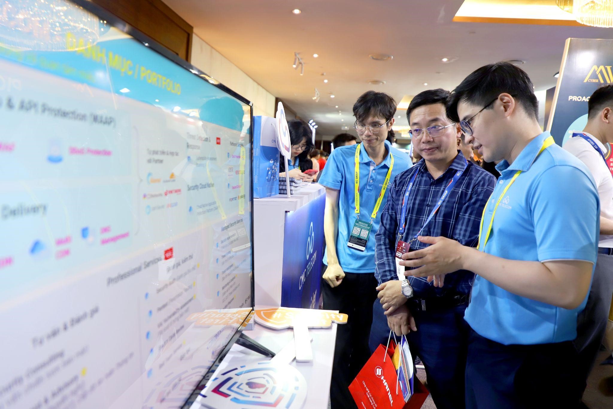 Các giải pháp An toàn thông tin được CMC Telecom demo trực tiếp tại sự kiện.