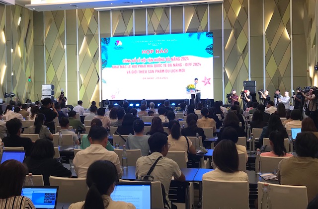 Toàn cảnh họp báo. Ảnh Ngô Anh Văn.