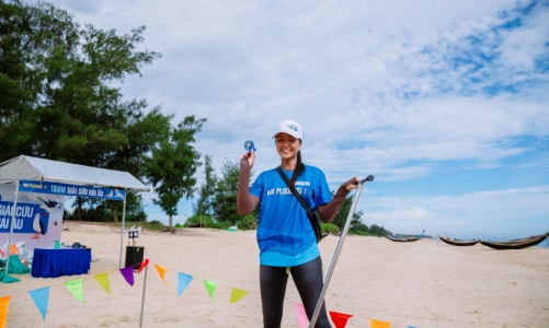Đi bộ nhặt rác, xóa bỏ điểm nóng ô nhiễm Thuận An