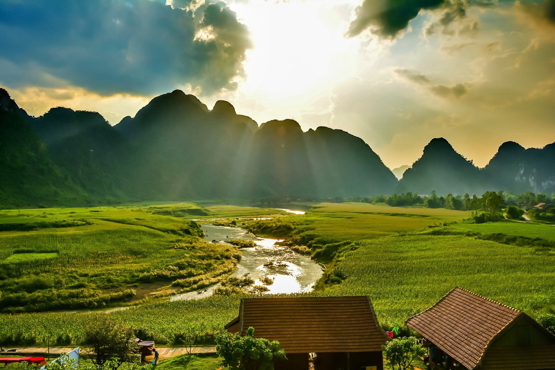 Làng Tân Hóa (huyện Minh Hóa, tỉnh Quảng Bình) vừa được Tổ chức Du lịch thế giới (UNWTO) công nhận là một trong những làng du lịch tốt nhất thế giới.
