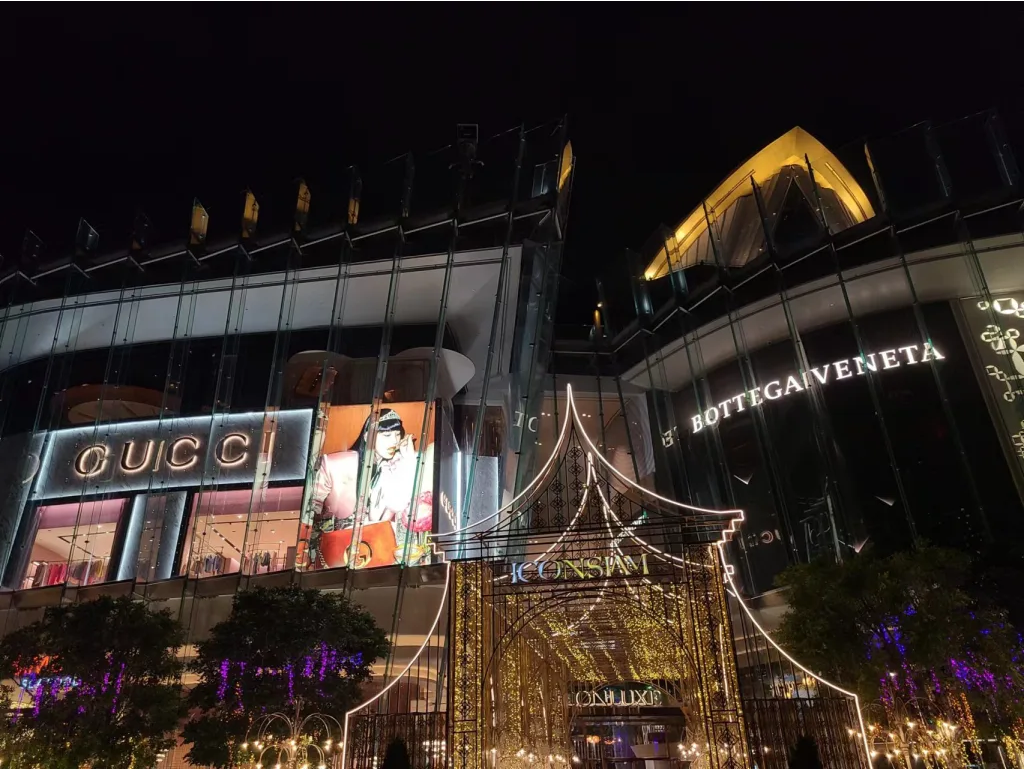 Một góc mặt tiền của trung tâm thương mại cao cấp Icon Siam tại Bangkok.