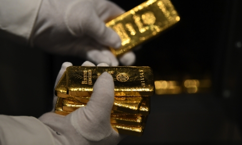 Giá vàng thế giới tăng mạnh, trong nước “bất động”