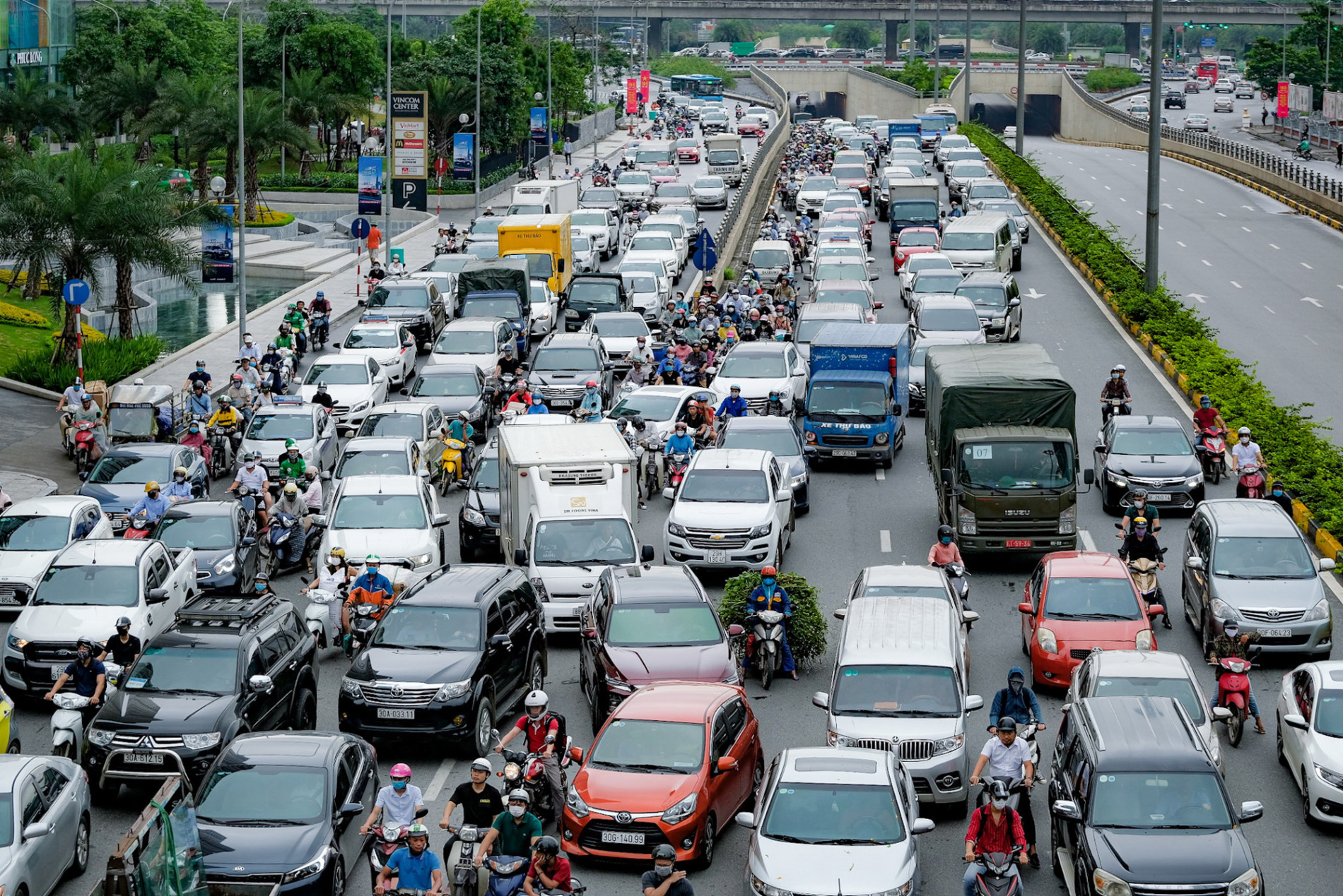 TP.HCM dự kiến kiểm soát khí thải xe máy và ô tô sau năm 2025 - Ảnh minh họa.