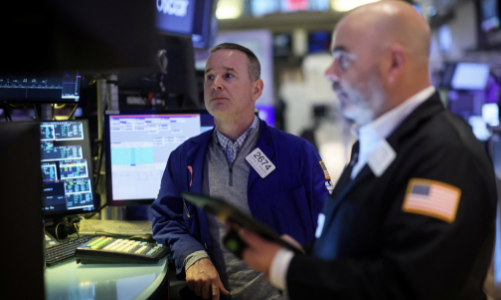 Chứng khoán Mỹ giằng co vì số liệu kinh tế, giá dầu giảm mạnh