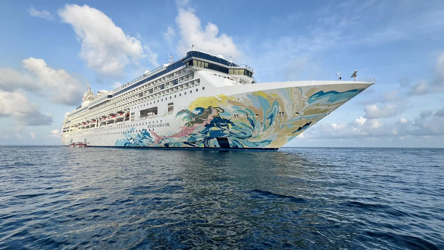 T&agrave;u biển cao cấp Resorts World One đưa hơn 2.000 du kh&aacute;ch quốc tế tới C&ocirc;n Đảo v&agrave;o ng&agrave;y 2/6.