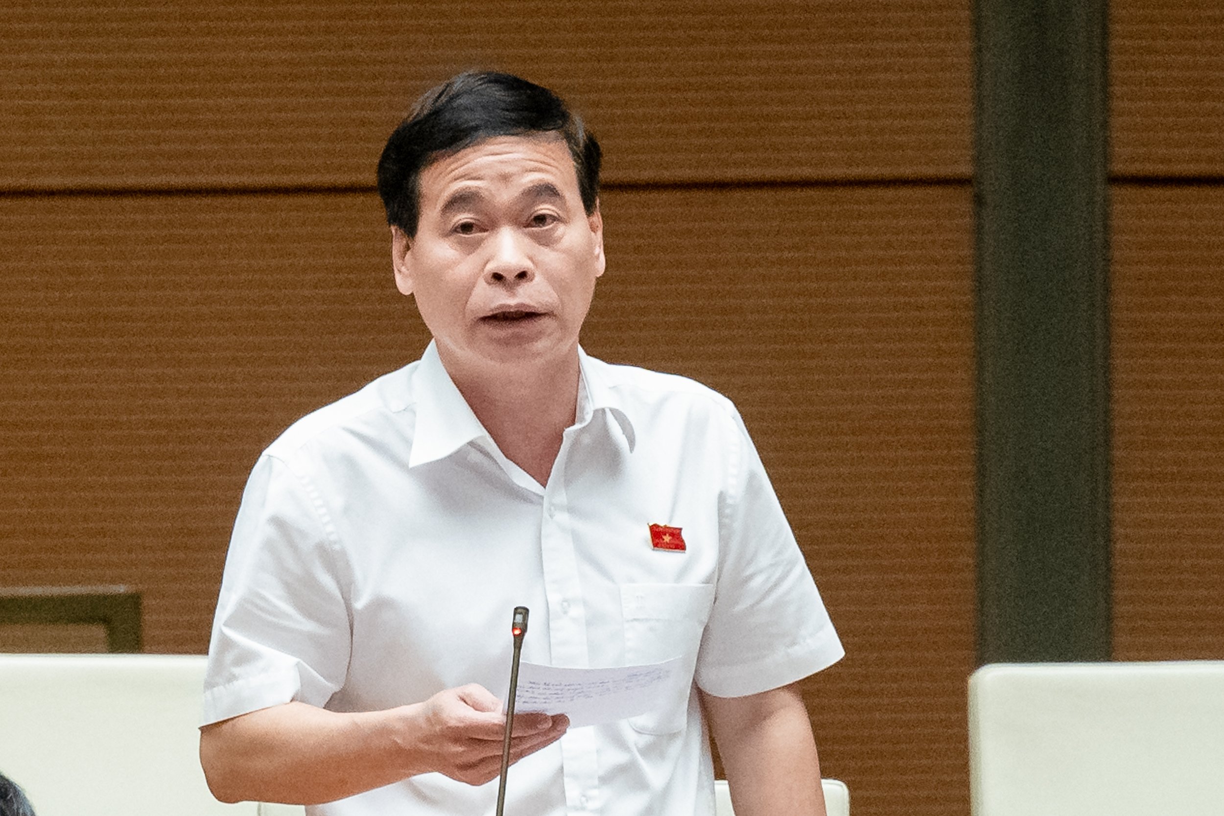 Đại biểu Nguyễn Mạnh Cường, đo&agrave;n Quảng B&igrave;nh, đặt vấn đề giải ph&aacute;p khắc phục những hạn chế trong x&aacute;c định tiền cấp quyền khai th&aacute;c kho&aacute;ng sản.