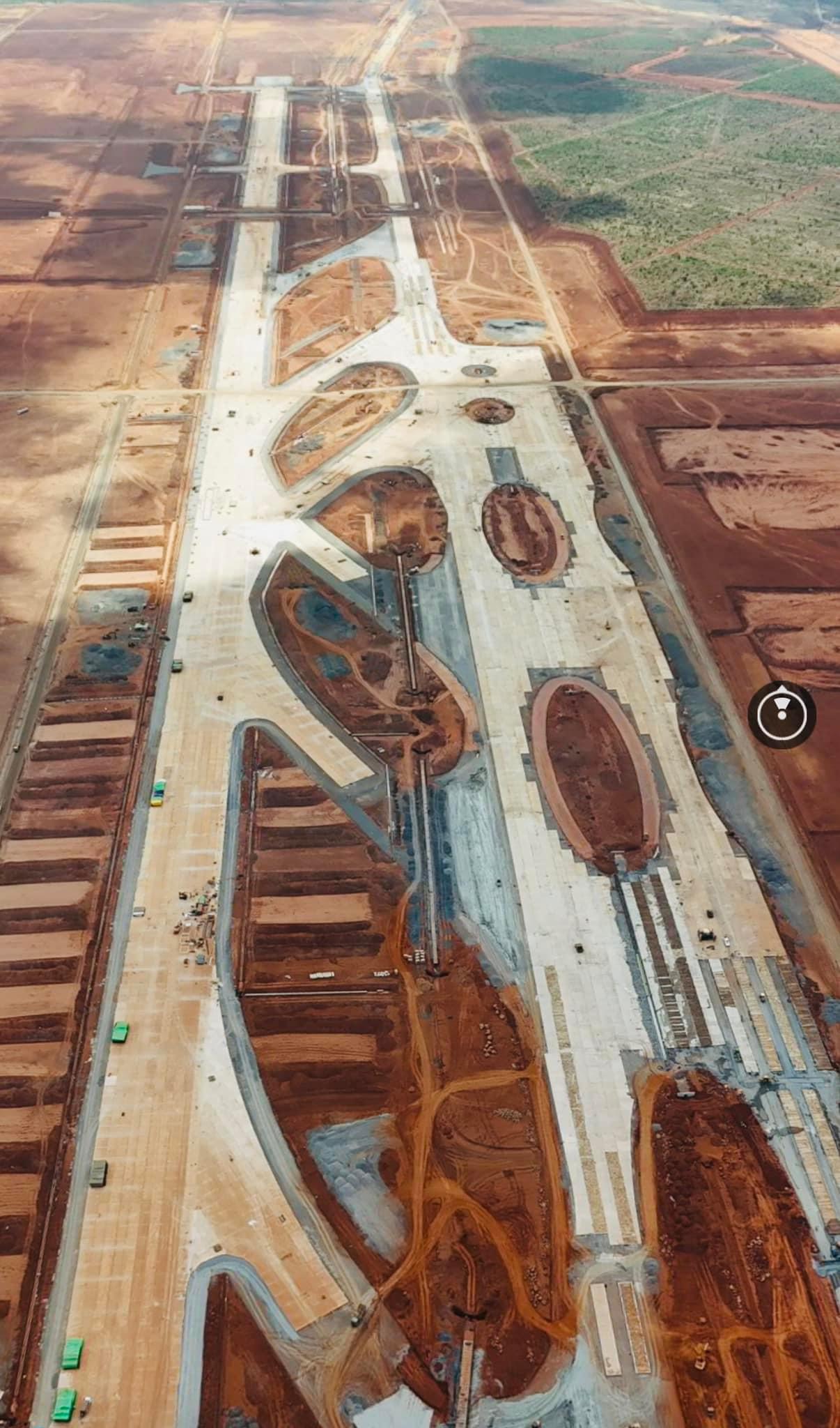 Đường băng sân bay Long Thành giai đoạn 1 có chiều dài 4km, bề rộng 70m có thể tiếp nhận các loại tàu bay tiên tiến nhất hiện nay.