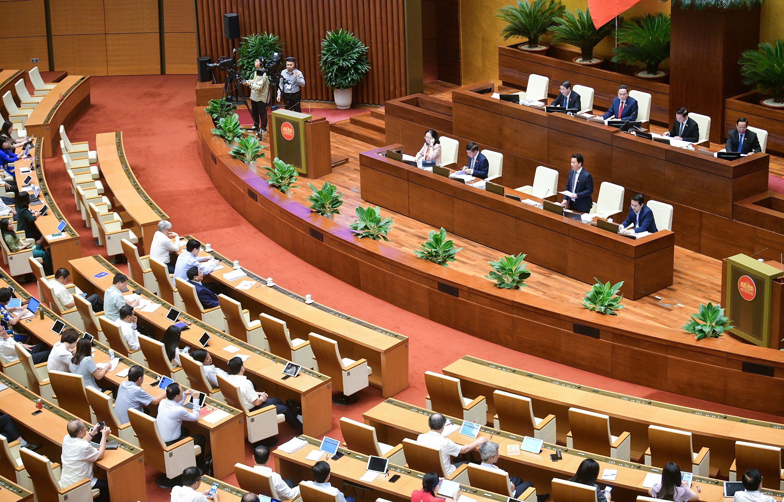 Phi&ecirc;n chất vấn v&agrave; trả lời chất vấn chiều 4/6 trong khu&ocirc;n khổ kỳ họp thứ 7, Quốc hội kh&oacute;a XV - Ảnh: Quochoi.vn