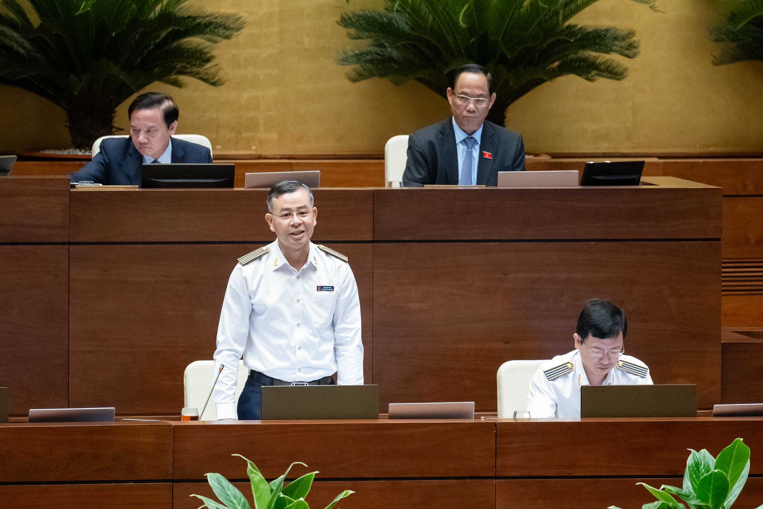Tổng Kiểm toán Nhà nước Ngô Văn Tuấn trả lời chất vấn.
