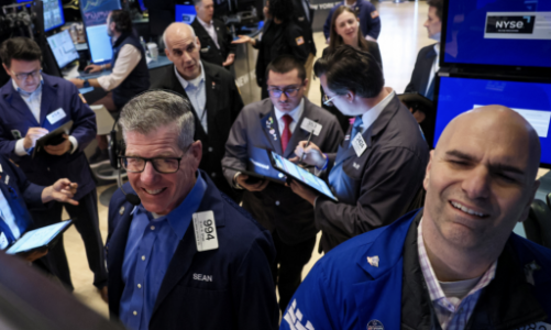 Chứng khoán Mỹ tăng nhờ triển vọng lãi suất Fed “sáng” hơn, giá dầu vẫn trượt dốc