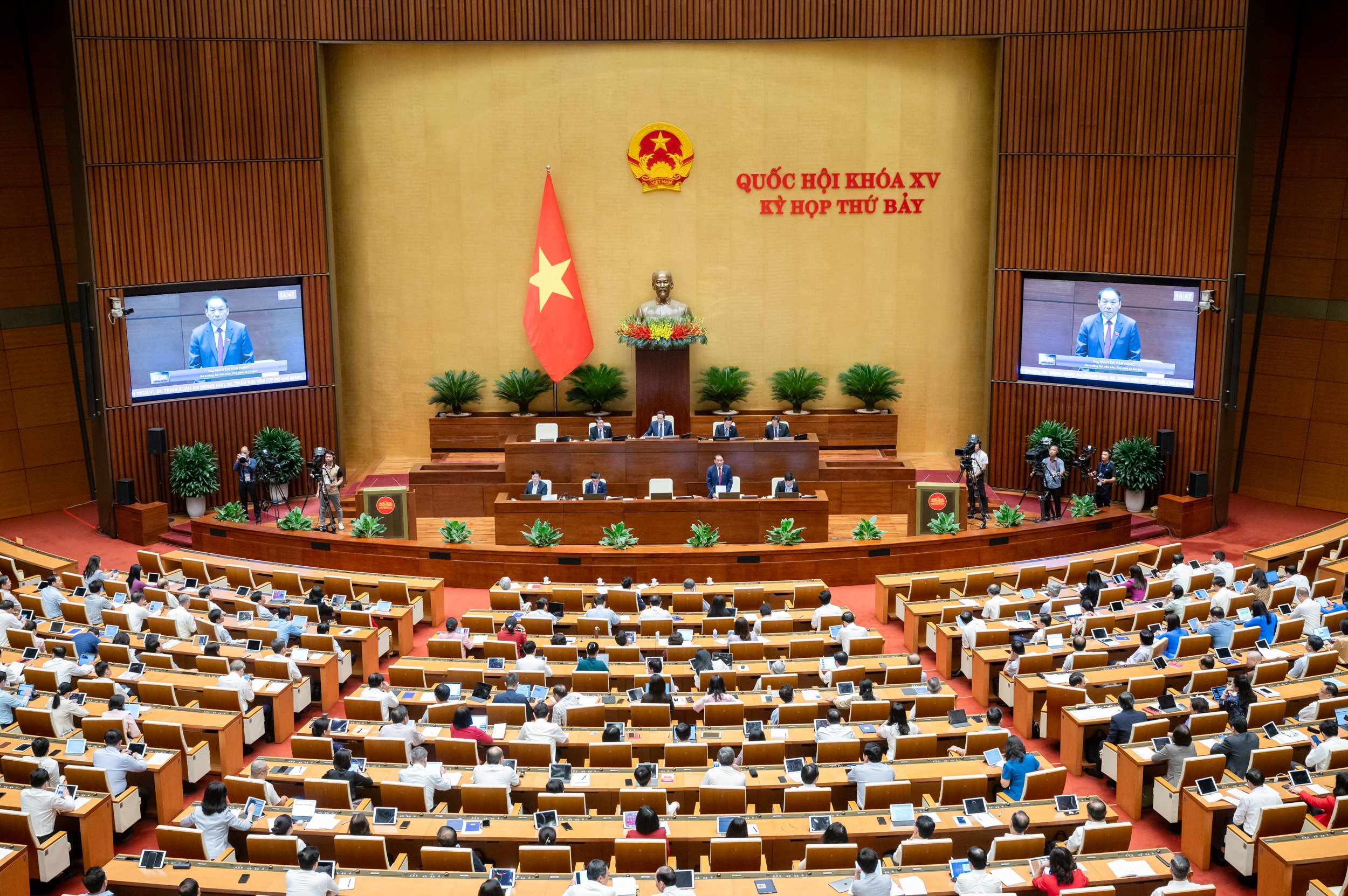 Quốc hội chất vấn nhóm vấn đề thuộc lĩnh vực văn hóa, thể thao và du lịch, chiều 5/6. Ảnh: Quochoi.vn.