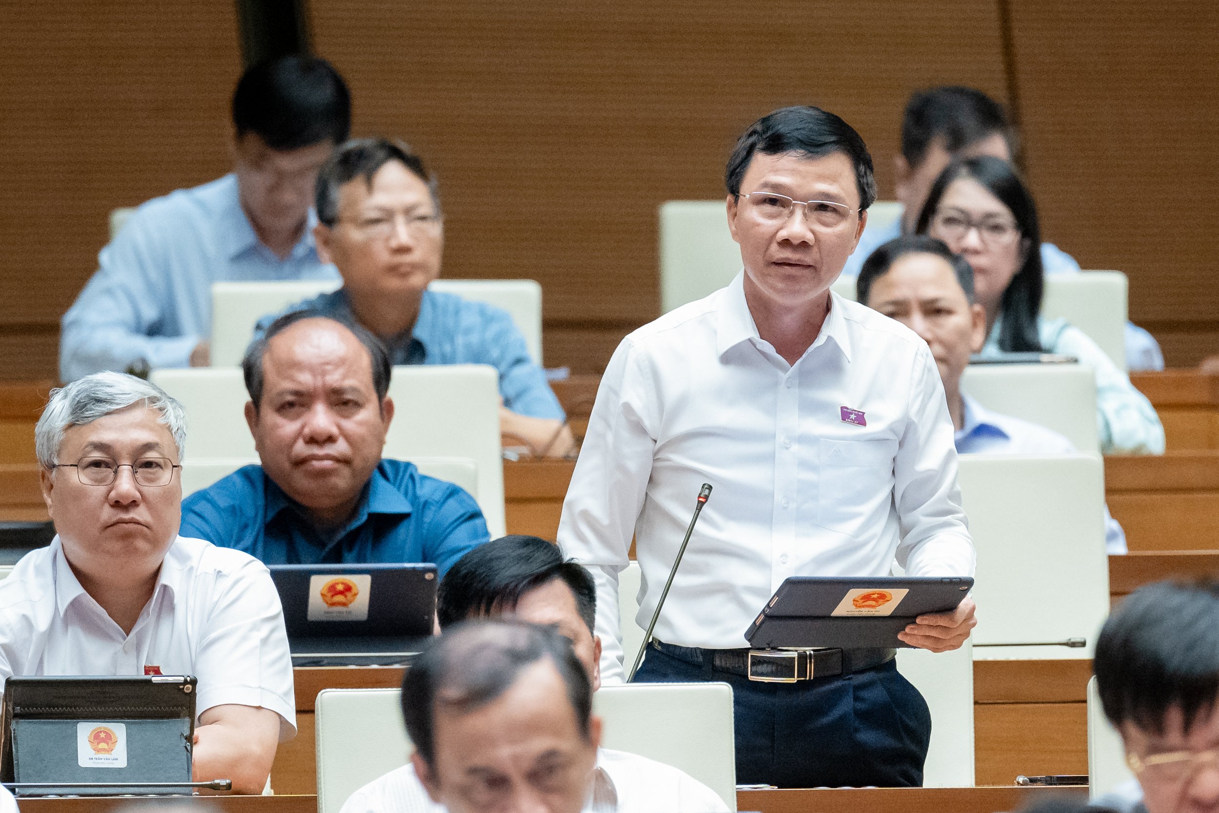 Đại biểu Nguyễn Văn Thi, đoàn Bắc Giang đề nghị những giải pháp căn cơ để quản lý tốt các nguồn phát thải, xả thải từ các khu, cụm công nghiệp, làng nghề.