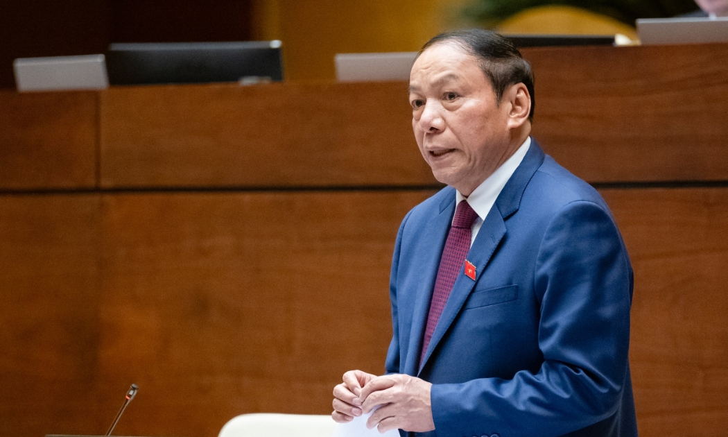 Bộ trưởng Bộ Văn hóa, Thể thao và Du lịch Nguyễn Văn Hùng đã đăng đàn trả lời chất vấn chiều 5/6.