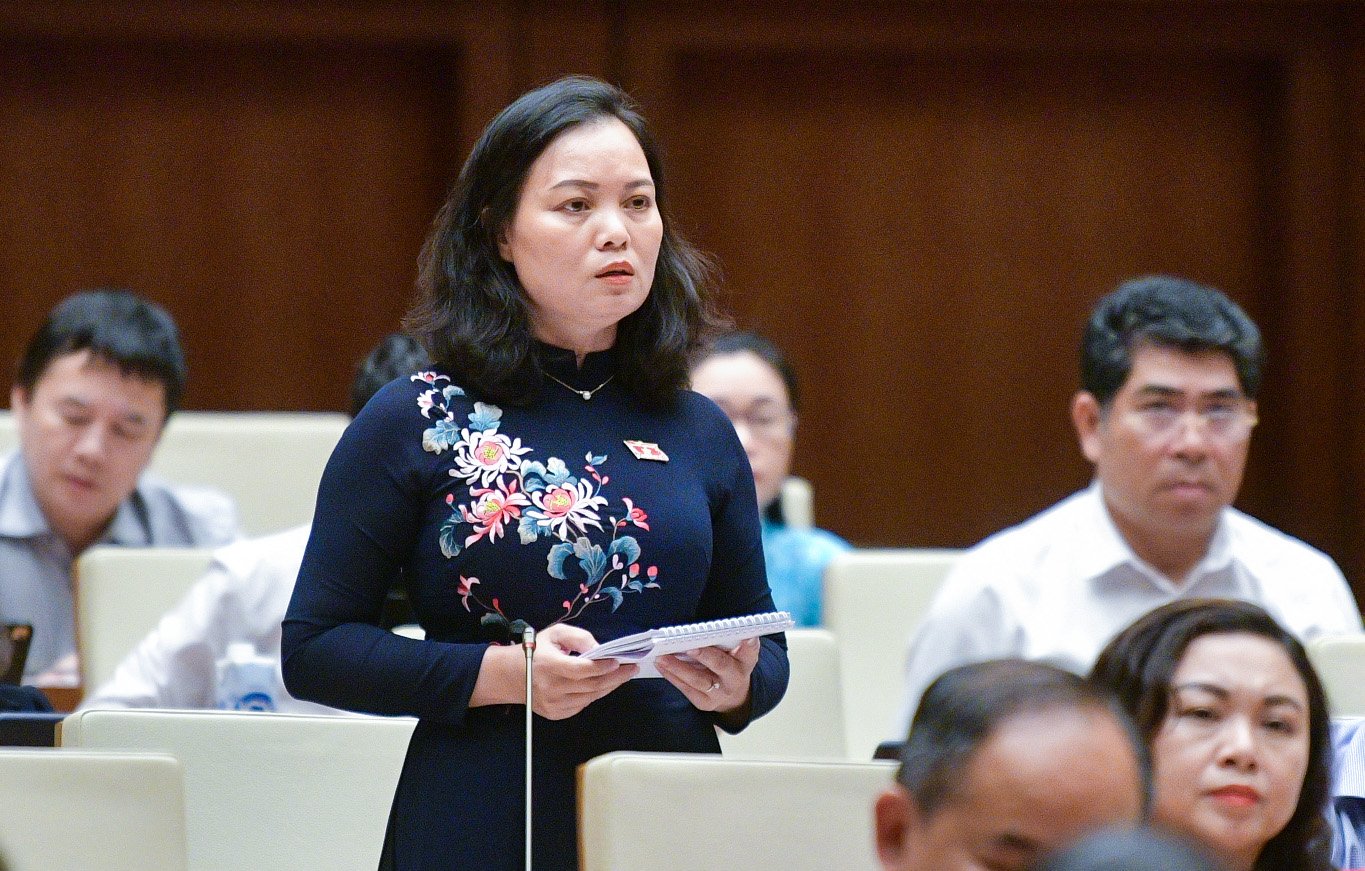 Đại biểu Huỳnh Thị Ph&uacute;c, Đo&agrave;n tỉnh B&agrave; Rịa - Vũng T&agrave;u. Ảnh: Quochoi.vn.