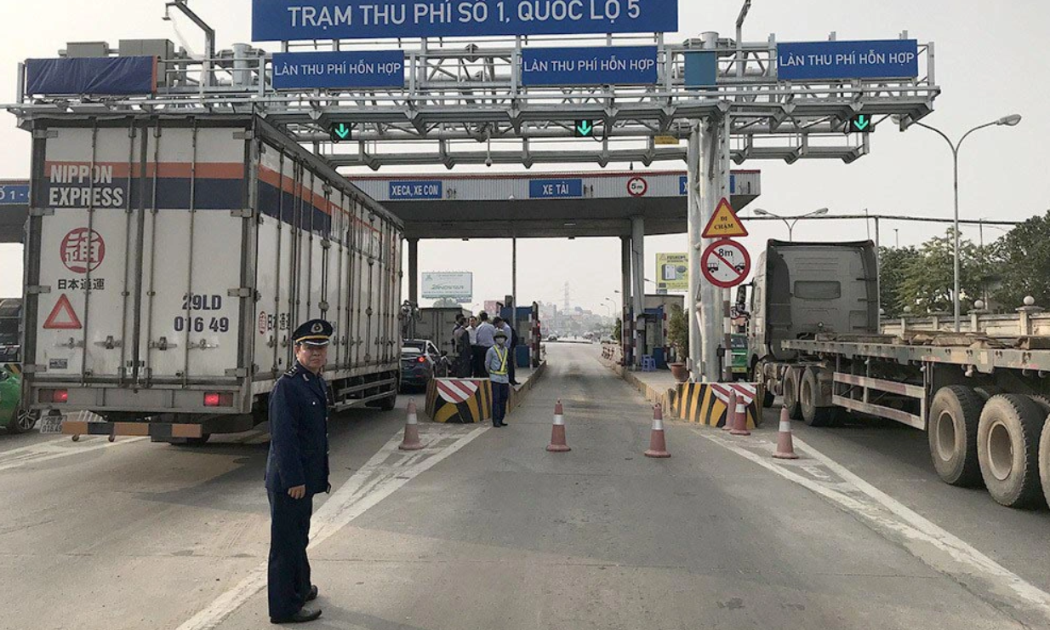 Tình trạng xe ô tô, chủ yếu là xe tải trọng lớn, xe container trốn trạm thu phí số 1 Quốc lộ 5 và làm hỏng đường địa phương diễn ra từ nhiều năm nay.