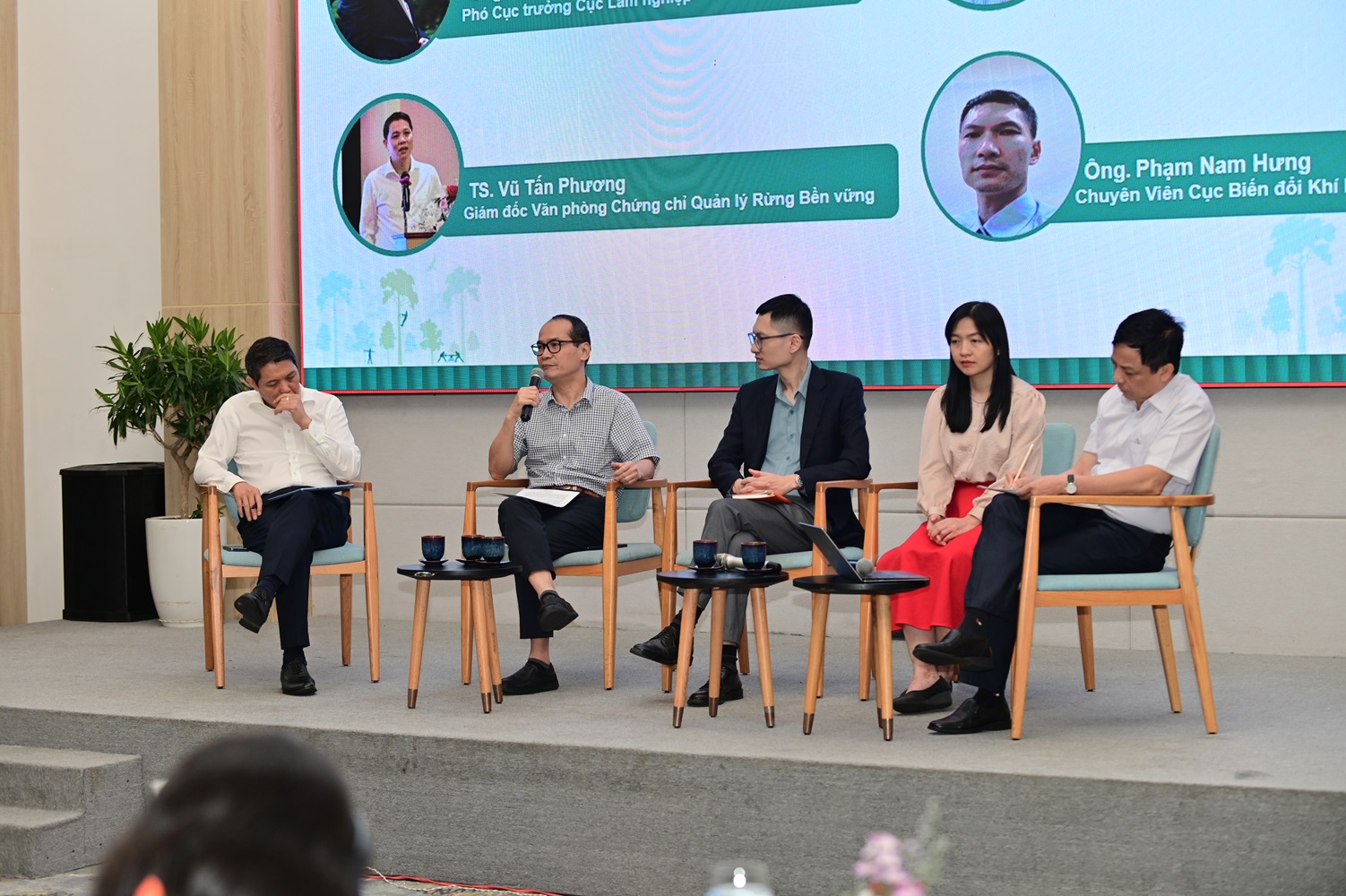 C&aacute;c diễn giả tham gia tọa đ&agrave;m.