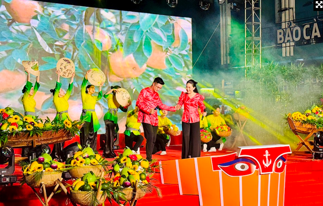Tuần lễ trái cây “Trên bến dưới thuyền” diễn ra tại quận 8, TP.HCM.