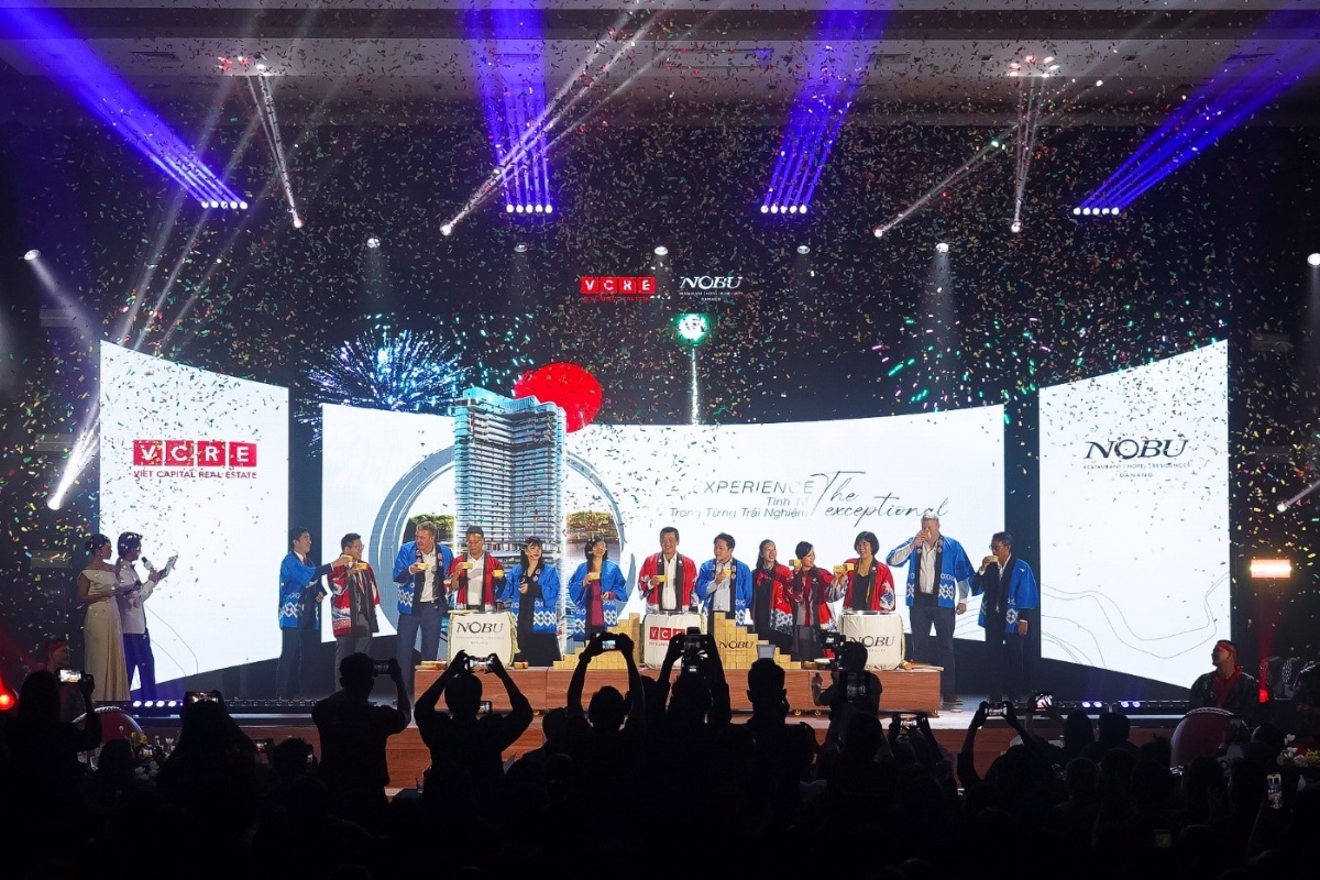 Đại diện VCRE cùng các Đối tác phân phối chiến lược chính thức giới thiệu Nobu Danang đến thị trường và giới đầu tư mộ điệu.