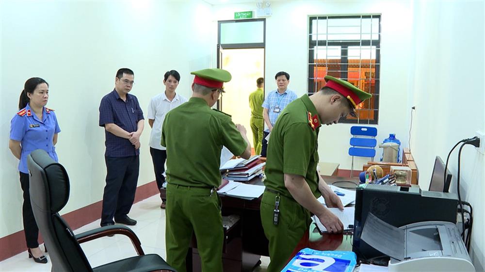 Cơ quan Công an tiến hành khám xét khẩn cấp nơi ở và nơi làm việc của các đối tượng để thu thập các tài liệu chứng cứ có liên quan.  Ảnh: Cổng thông tin điện tử Bộ Công an.