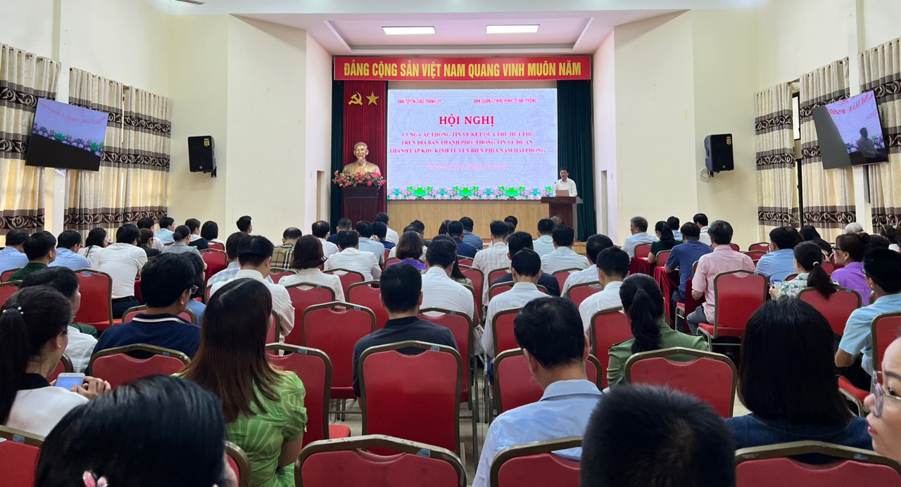 Hội nghị Báo cáo viên về Xây dựng khu kinh tế phía Nam Hải Phòng. Ảnh: Phạm Thuyên.