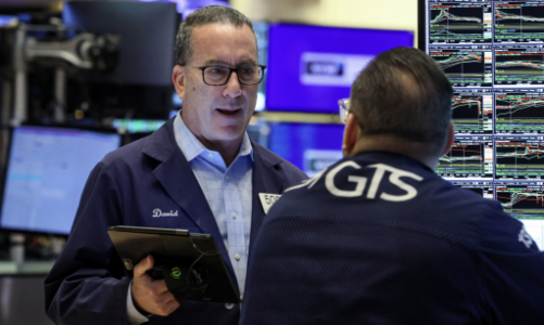 Chứng khoán Mỹ lập kỷ lục trước thềm dữ liệu việc làm, giá dầu hồi phục