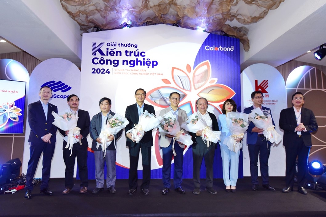 Hội đồng đ&aacute;nh gi&aacute; Giải thưởng Kiến tr&uacute;c C&ocirc;ng nghiệp Việt Nam 2024.