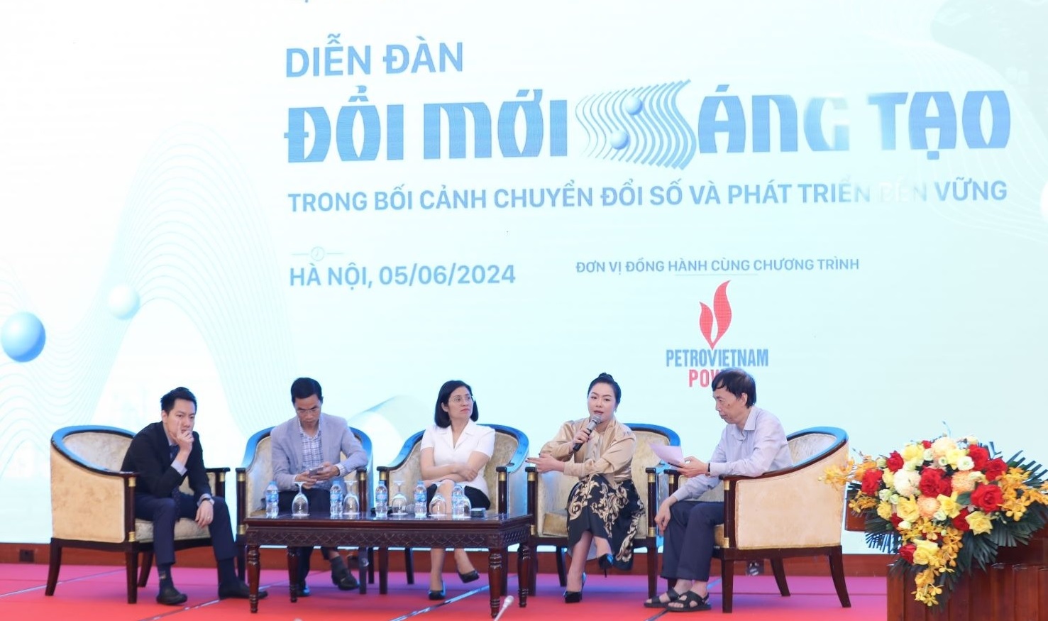 C&aacute;c diễn giả cho rằng để khắc phục hạn chế, th&uacute;c đẩy đổi mới s&aacute;ng tạo ph&aacute;t triển thực chất v&agrave; hiệu quả trong thời gian tới, cần triển khai một số giải ph&aacute;p.