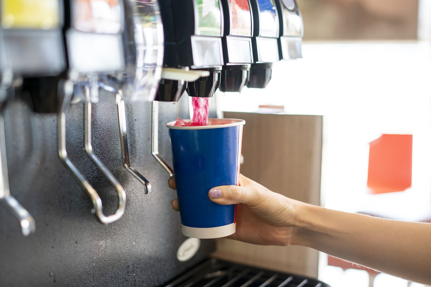 Cơ thể người sẽ biến đổi ra sao trong 1 giờ đồng hồ sau khi uống 1 chai nước ngọt có gas?