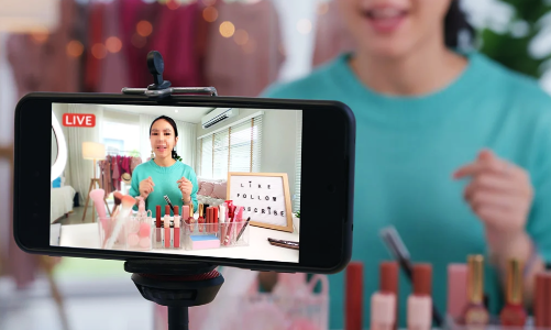 Rà soát kê khai, nộp thuế sau những phiên livestream bán hàng triệu USD