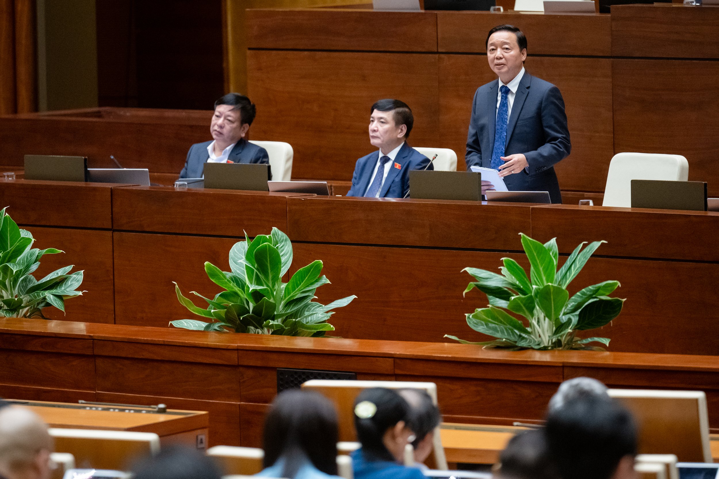 Phó Thủ tướng Trần Hồng Hà trả lời chất vấn.