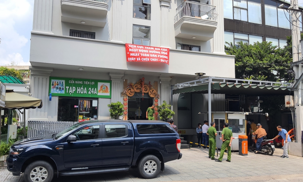 Công an kiểm tra một nhà trọ ở quận Tân Phú TP.HCM và phát hiện xây dựng sai phép dôi dư 135 phòng - Ảnh minh họa.