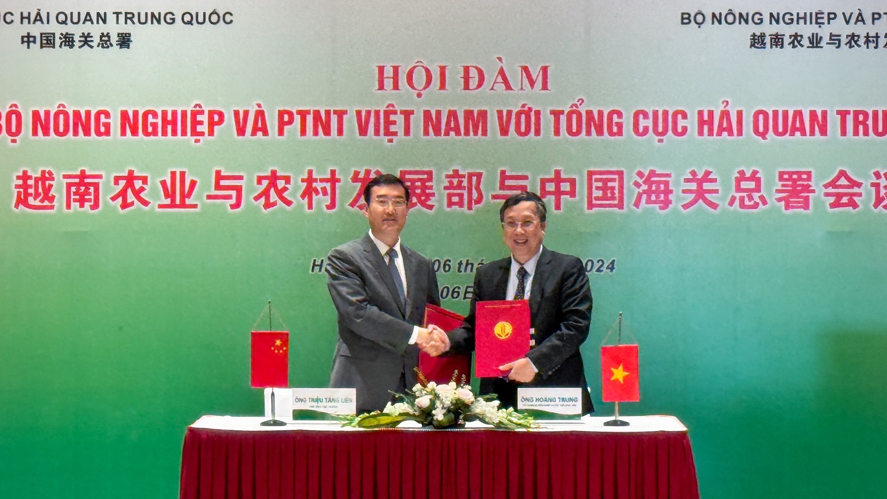 Ký Nghị định thư về yêu cầu kiểm dịch đối với khỉ xuất khẩu từ Việt Nam sang Trung Quốc.