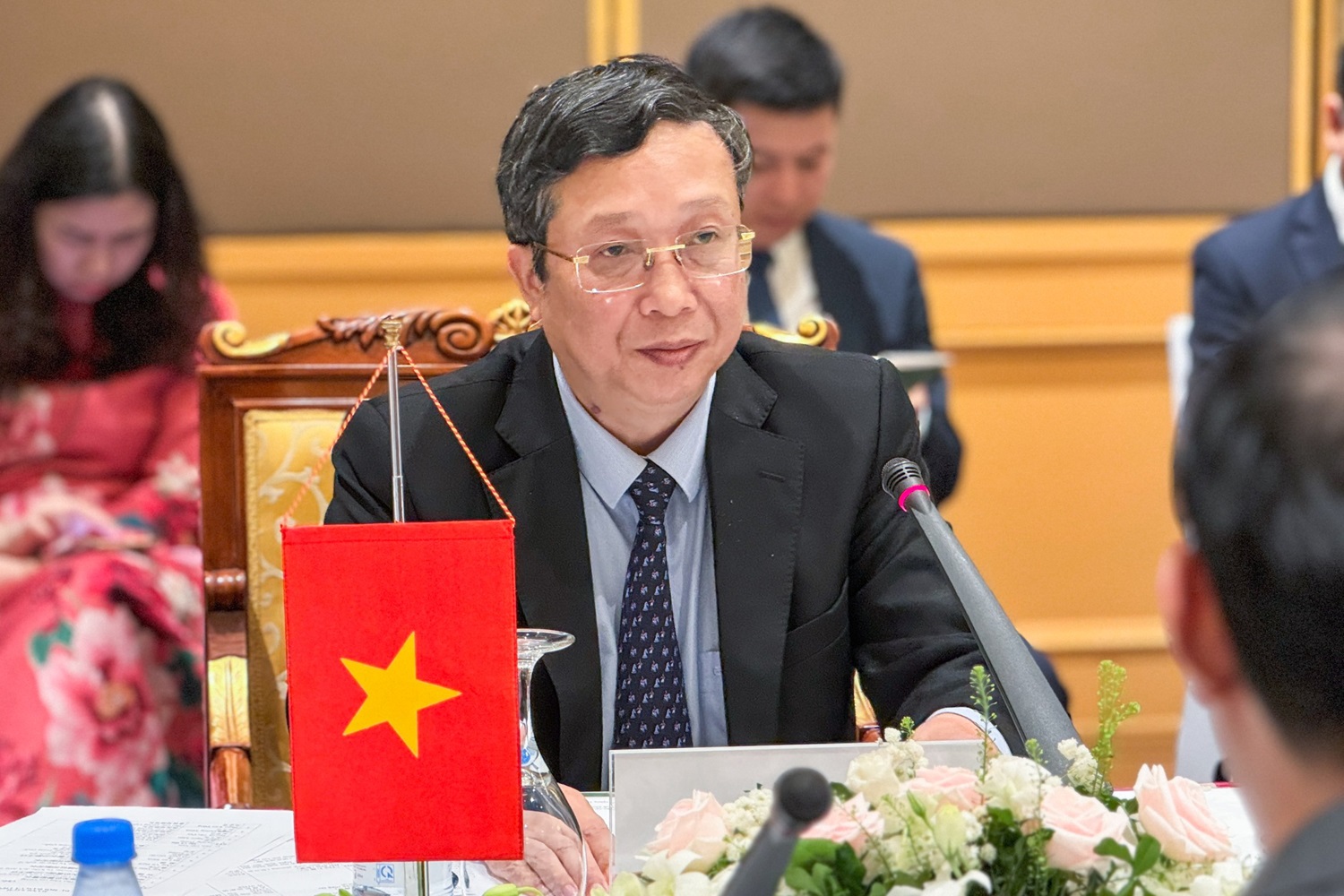 Thứ trưởng Hoàng Trung: 