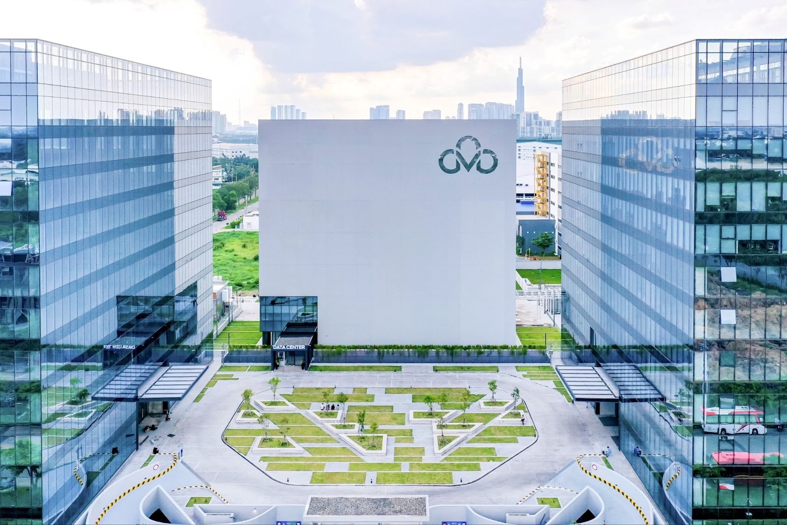 CMC Telecom Data Center Tân Thuận là trung tâm dữ liệu đầu tiên của Việt Nam đạt tiêu chuẩn An toàn Hệ thống Thông tin Cấp độ 4.