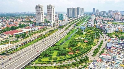 Foreign investors pour $1.98 bln into real estate in 5M