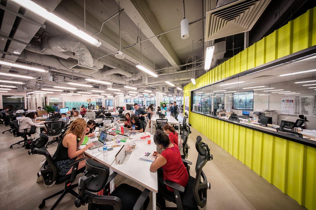 NUS Enterprise hỗ trợ không gian làm việc chung.
