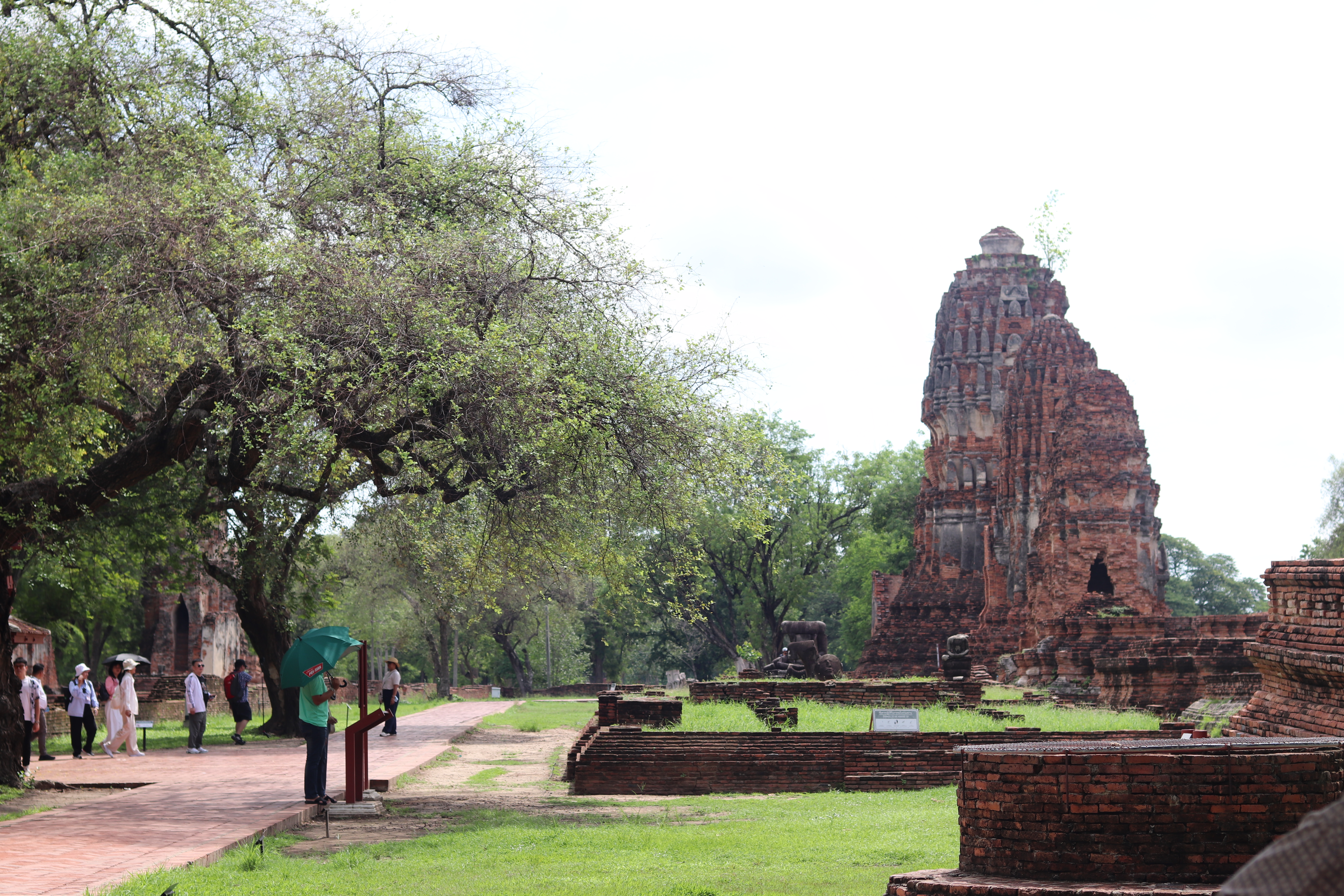Kiến tr&uacute;c cổ k&iacute;nh tại ch&ugrave;a Wat Mahathat