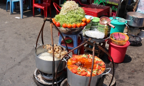 Tăng thanh tra, kiểm tra cơ sở kinh doanh thức ăn đường phố để phòng ngộ độc