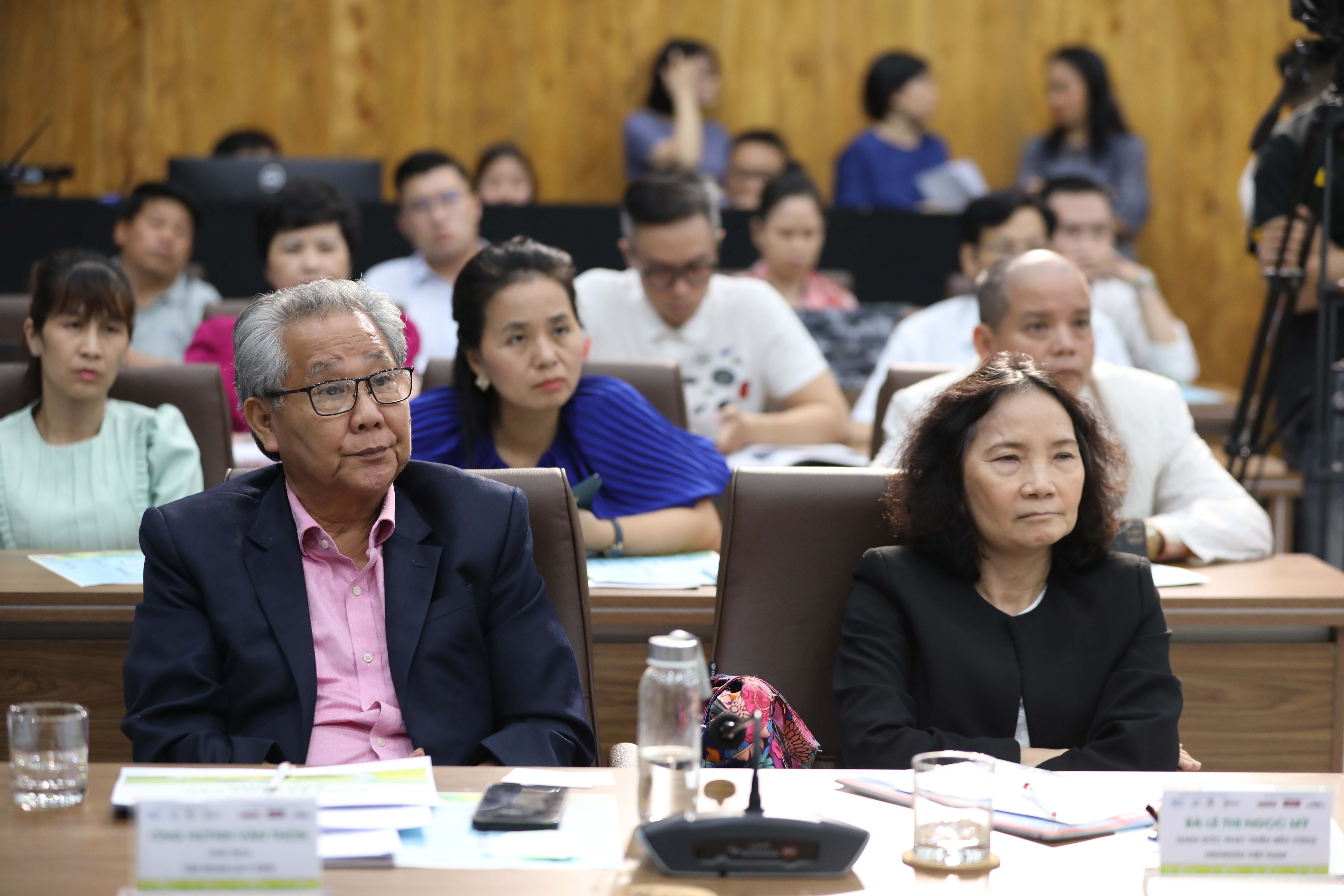 Các chuyên gia tham dự  buổi tọa đàm. Ảnh: Việt Dũng.