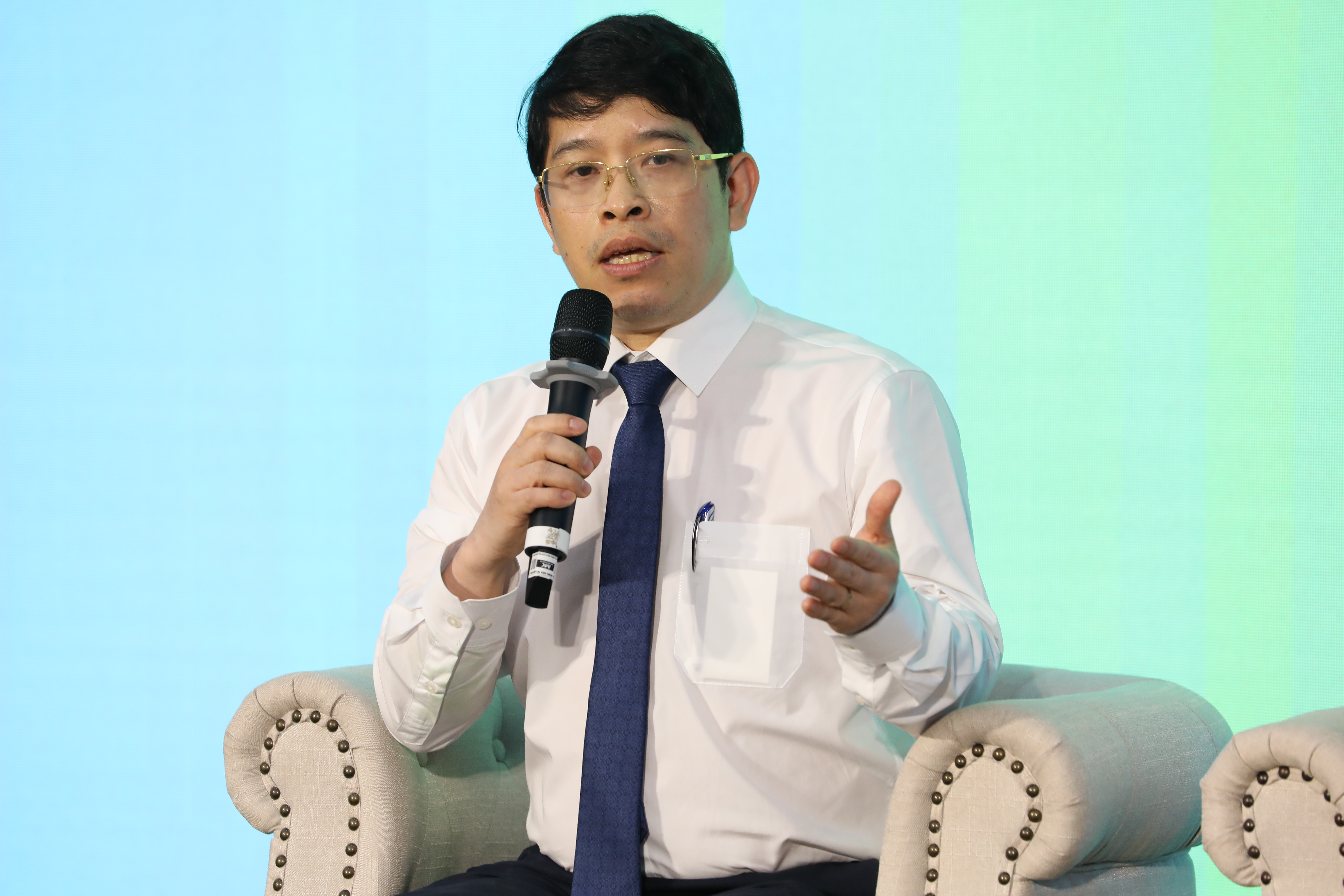 Ông Nguyễn Đình Thọ, Viện trưởng Viện Chiến lược Chính sách Tài nguyên và Môi trường, Bộ Tài nguyên và Môi trường chia sẻ tại Tọa đàm “Doanh nghiệp tiên phong thực thi ESG và kinh tế tuần hoàn”. Ảnh: Việt Dũng.