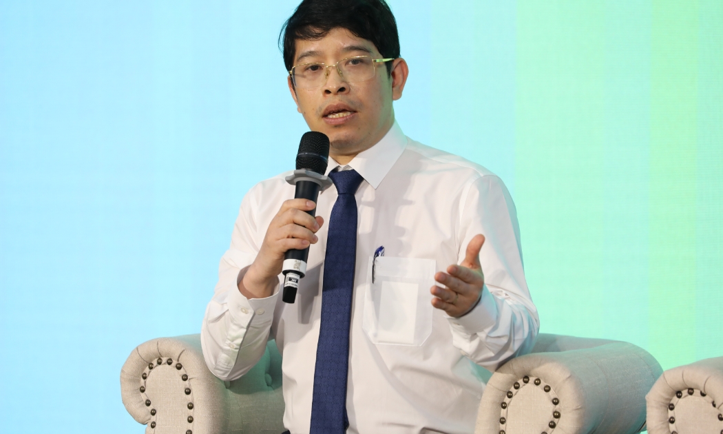 Ông Nguyễn Đình Thọ, Viện trưởng Viện Chiến lược Chính sách Tài nguyên và Môi trường, Bộ Tài nguyên và Môi trường chia sẻ tại Tọa đàm “Doanh nghiệp tiên phong thực thi ESG và kinh tế tuần hoàn”. Ảnh: Việt Dũng.