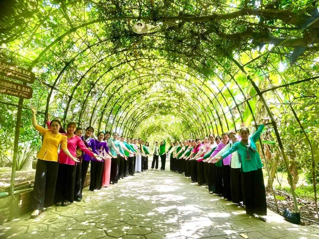 Năm 2023,&nbsp;du kh&aacute;ch đến với Ch&acirc;u Th&agrave;nh đạt tr&ecirc;n một triệu lượt kh&aacute;ch, chiếm xấp xỉ 60% lượng kh&aacute;ch so với to&agrave;n tỉnh Bến Tre.