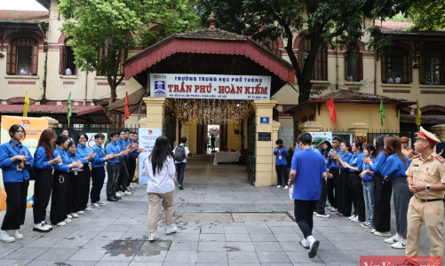 [Phóng sự ảnh]: Sáng nay, gần 106.000 thí sinh Hà Nội bắt đầu kỳ thi vào lớp 10 