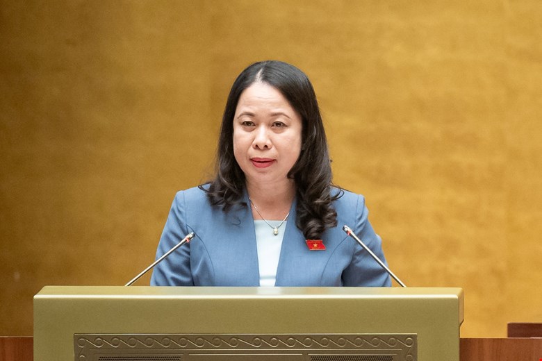 Ph&oacute; Chủ tịch nước V&otilde; Thị &Aacute;nh Xu&acirc;n tr&igrave;nh b&agrave;y Tờ tr&igrave;nh của Chủ tịch nước đề nghị ph&ecirc; chuẩn văn kiện gia nhập Hiệp định Đối t&aacute;c To&agrave;n diện v&agrave; Tiến bộ xuy&ecirc;n Th&aacute;i B&igrave;nh Dương (CPTPP) của Li&ecirc;n hiệp Vương quốc Anh v&agrave; Bắc Ai-len.