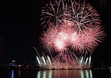 M&agrave;n tr&igrave;nh diễn của đội Việt Nam