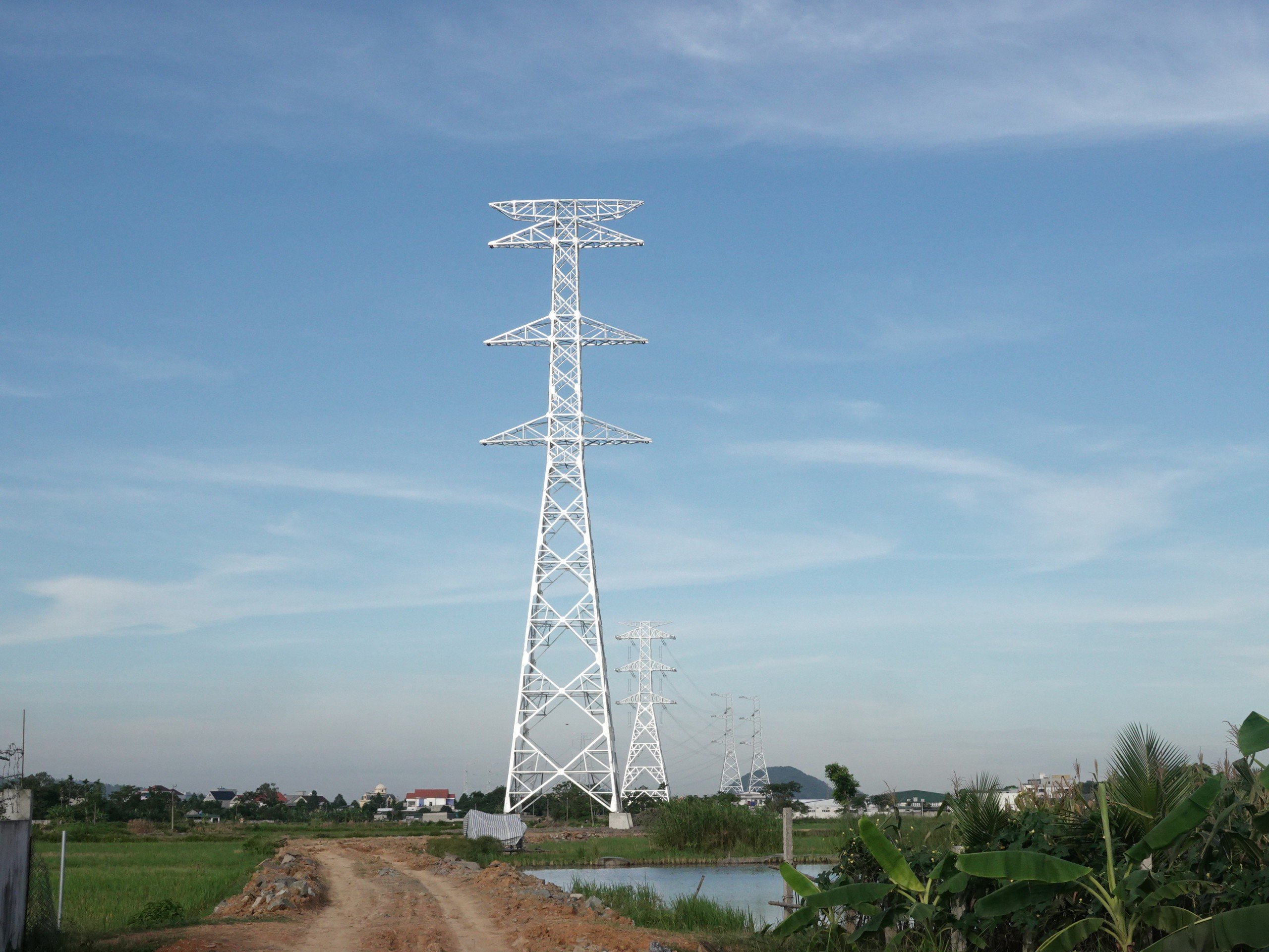 Tại Thanh Hóa, dự án này đi qua 11 huyện, thị xã với 142 điểm giao chéo 110/trung/hạ áp, trong đó 29 điểm giao chéo 110kV, 113 điểm trung, hạ áp.